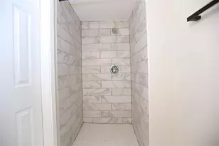 5917 1/2 Sherman St, Houston, TX 77011 - Photo 8