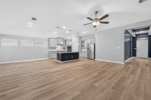 2805 Bretton Woods Dr, Conroe, TX 77301 - Photo 2