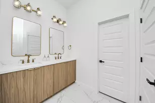 1216 E 34th St, Houston, TX 77022 - Photo 28