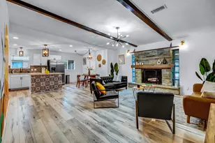 5918 Lattimer Dr, Houston, TX 77035 - Photo 2