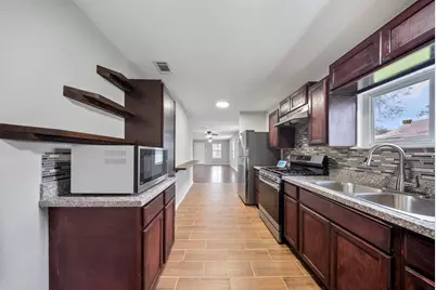 504 Stimpson Street, Baytown, TX 77520 - Photo 4