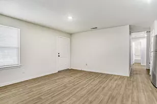 8837 Crestview Dr, Houston, TX 77078 - Photo 2