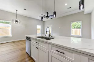 7201 Edmont Ln, Houston, TX 77088 - Photo 14