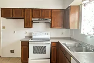 402 Juniper Ct, Stafford, TX 77477 - Photo 4