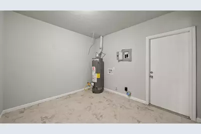 6809 W Bayou Drive W, Hitchcock, TX 77563 - Photo 8