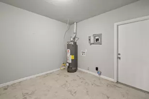 6809 W Bayou Dr W, Hitchcock, TX 77563 - Photo 8