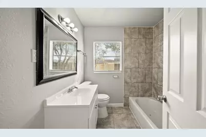 6809 W Bayou Drive W, Hitchcock, TX 77563 - Photo 12