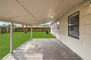 6809 W Bayou Dr W, Hitchcock, TX 77563 - Photo 14