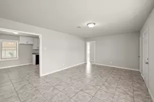 6809 W Bayou Dr W, Hitchcock, TX 77563 - Photo 4