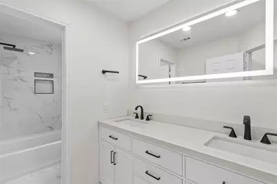 6239 Oak Pass Drive, Houston, TX 77091 - Photo 10