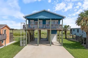 403 Beach Front Dr, Matagorda, TX 77457 - Photo 2