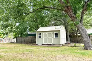 322 Fitzgerald St, East Bernard, TX 77435 - Photo 16