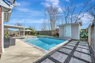 435 Blossomwood Dr, League City, TX 77573 - Photo 2