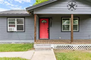 404 E Elizabeth Ave, Palacios, TX 77465 - Photo 4