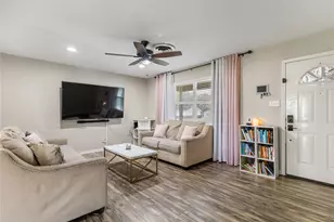404 E Elizabeth Ave, Palacios, TX 77465 - Photo 6