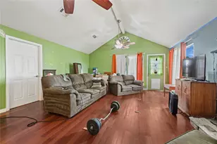 107 Harbour Town Ln, Conroe, TX 77356 - Photo 10