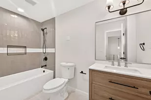 2 Kittiwake Ct, The Woodlands, TX 77380 - Photo 28