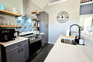 1075 Shady Ln, Gilchrist, TX 77617 - Photo 4