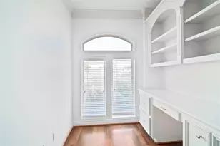 704 Welch St, Houston, TX 77006 - Photo 16