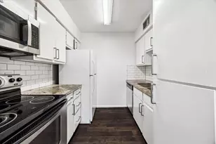 7575 Katy Fwy, Houston, TX 77024 - Photo 4