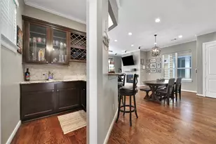 219 W 27th St, Houston, TX 77008 - Photo 6