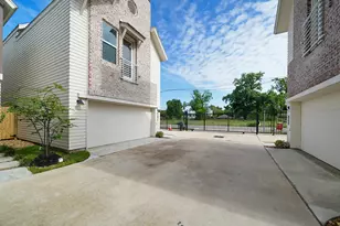 881 Rachel St, Houston, TX 77091 - Photo 4