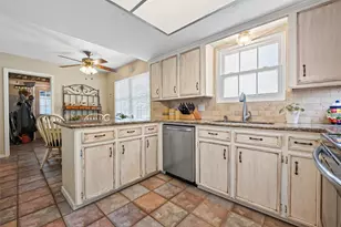 558 Landfall Ln, Conroe, TX 77302 - Photo 24