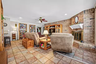 558 Landfall Ln, Conroe, TX 77302 - Photo 16