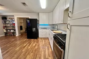917 Ridgecrest St, Angleton, TX 77515 - Photo 6