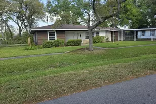 813 N Morgan St, Angleton, TX 77515 - Photo 22