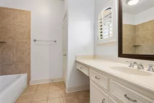 4523 Maple St, Bellaire, TX 77401 - Photo 38