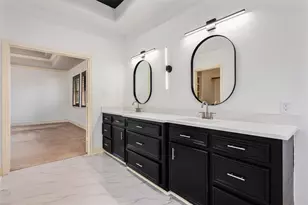4523 Maple St, Bellaire, TX 77401 - Photo 28