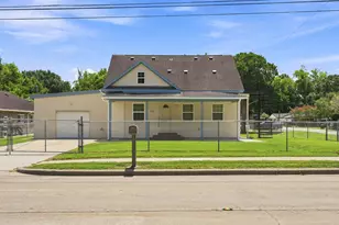 1215 E Walker St, League City, TX 77573 - Photo 2