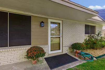 1109 Hampton Circle, Alvin, TX 77511 - Photo 1