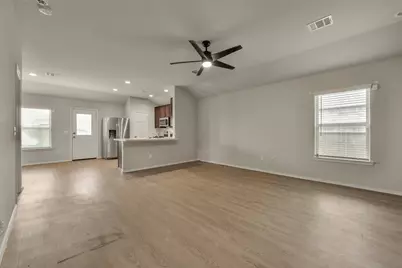 8611 Conquest Circle, Texas City, TX 77591 - Photo 4