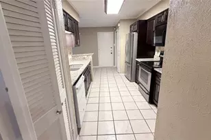 1914 Hunters Trace St, Houston, TX 77042 - Photo 4