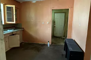 213 W Lobit St, Baytown, TX 77520 - Photo 8