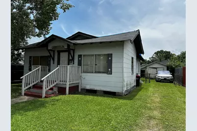 213 W Lobit Street, Baytown, TX 77520 - Photo 2