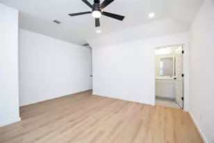 1951 Longmire Villas Ct, Conroe, TX 77304 - Photo 22