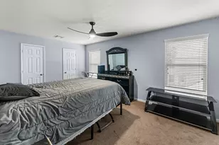 11023 Tall Hill Cir, Houston, TX 77044 - Photo 10