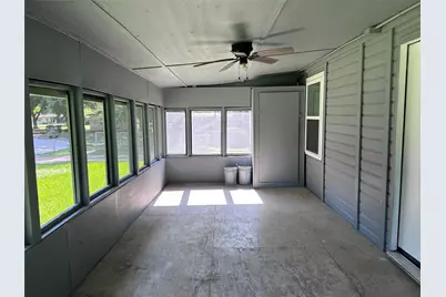 616 E Boothe Street, Cleveland, TX 77327 - Photo 2