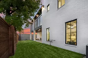 431 W 30th St, Houston, TX 77018 - Photo 32