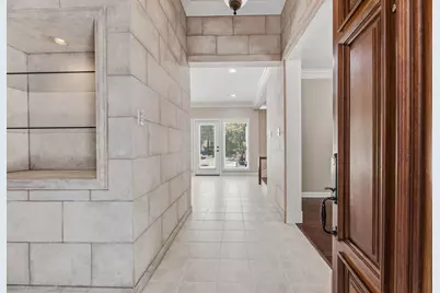 17 Buttonbush Court, The Woodlands, TX 77380 - Photo 4