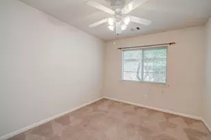 10004 Chestnut Creek Way, Pearland, TX 77584 - Photo 14