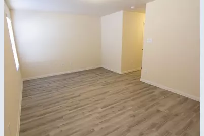 8627 Doris Oaks Circle, Houston, TX 77028 - Photo 10