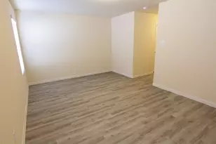 8627 Doris Oaks Cir, Houston, TX 77028 - Photo 10