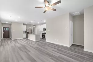 1749 Succotash Oak Ct, Conroe, TX 77304 - Photo 6