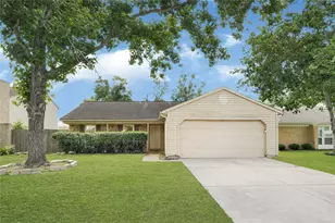 346 Wedgerock Dr, Houston, TX 77598 - Photo 2