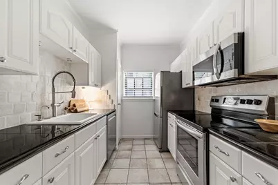 9850 Pagewood Lane #1009, Houston, TX 77042 - Photo 2