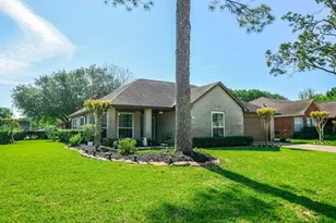 703 Laurel Grove Ln, Pearland, TX 77584 - Photo 2